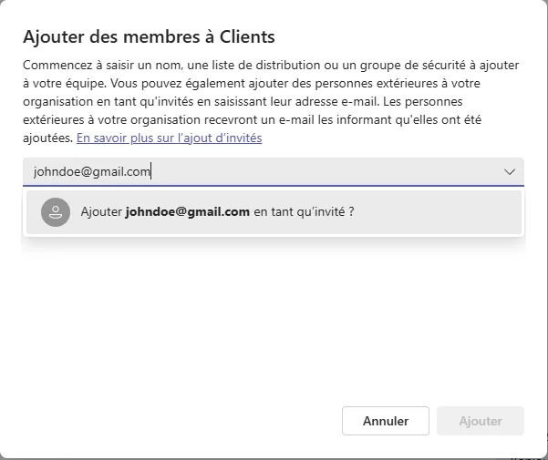 Fenêtre « Ajouter des membres à Clients ». Le texte explique qu'on peut saisir un nom, une liste de distribution ou un groupe de sécurité, et ajouter des personnes extérieures à l'organisation en tant qu'invités en saisissant leur adresse e-mail. L'adresse johndoe@gmail.com est tapée, et Teams propose « Ajouter johndoe@gmail.com en tant qu'invité ? ». Boutons Annuler et Ajouter.
