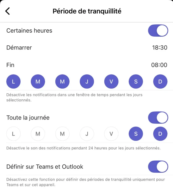 Écran Période de tranquillité de l'application Teams mobile. Certaines heures est activé, de 18:30 à 08:00, tous les jours de la semaine. Toute la journée est activé pour le samedi et le dimanche. Un troisième interrupteur, Définir sur Teams et Outlook, est activé.